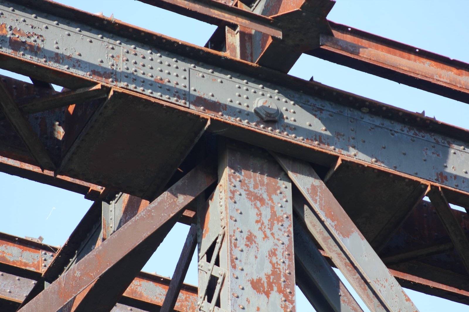 Upper connection, 296-foot span